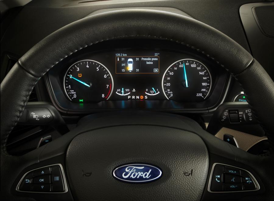 Панель приборов Ford EcoSport Titanium 2017 года  (LA) (фото 13 из 31)